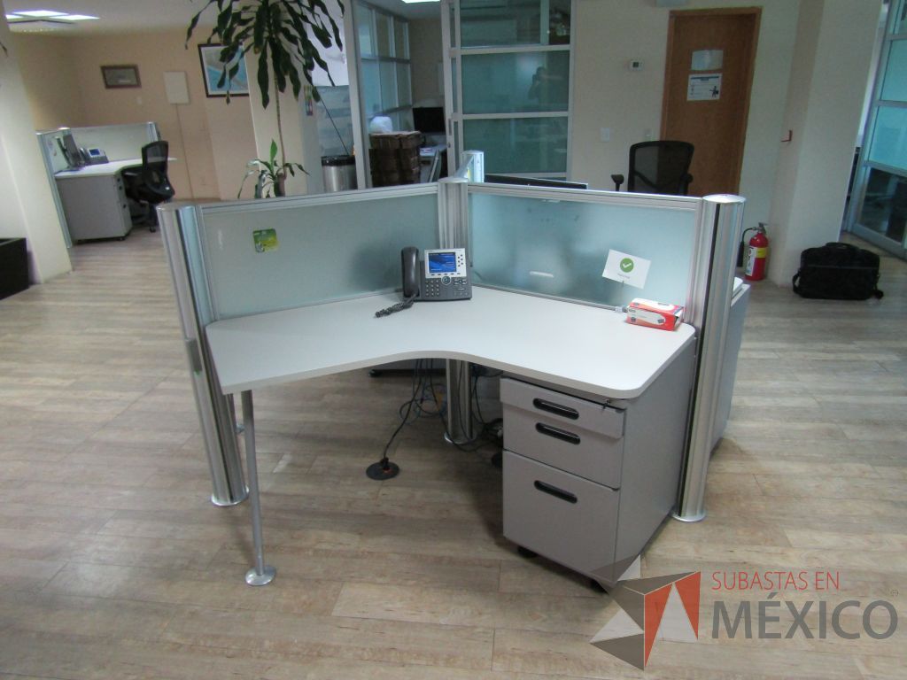 Lote 047 -Estación de trabajo para 3 personas con cristal y con 3 archiveros de cajones - Imagen 3