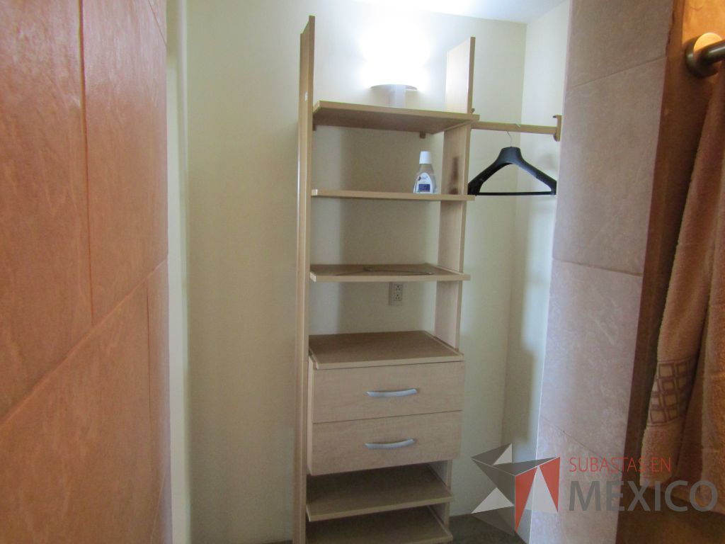 Lote 096 - Mueble con 5 entrepaños y 2 cajones - Imagen 2