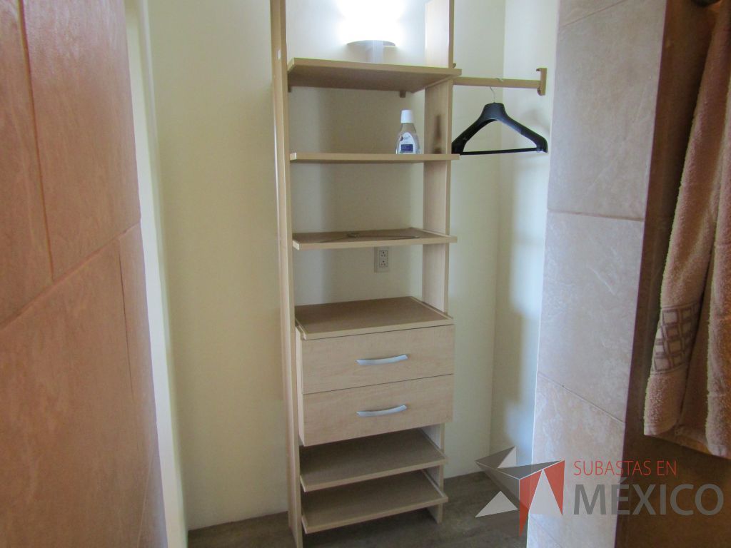 Lote 096 - Mueble con 5 entrepaños y 2 cajones - Imagen 12