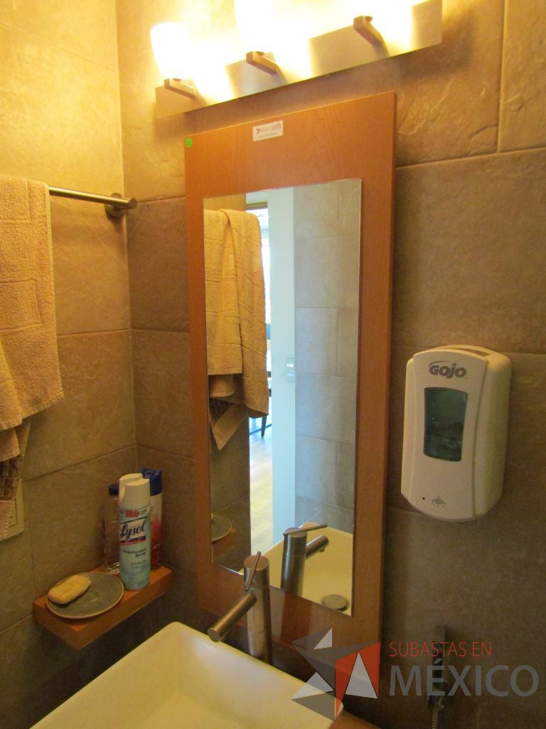 Lote 097 - Mueble con lavabo, 2 cajones y espejo - Imagen 11
