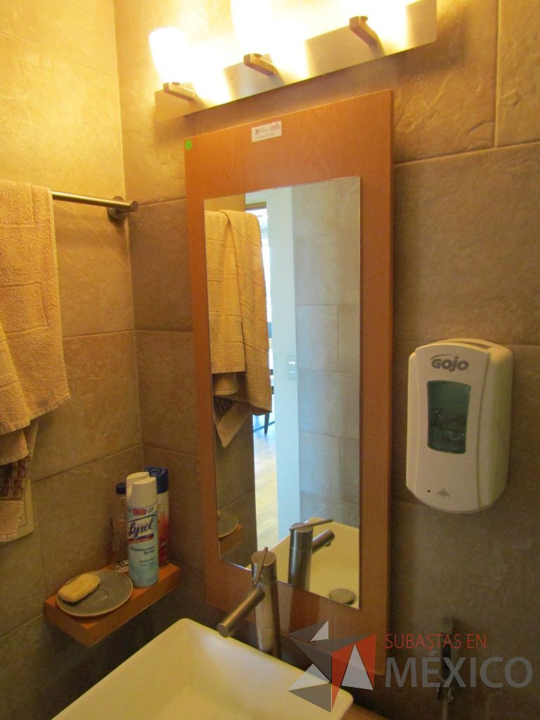Lote 097 - Mueble con lavabo, 2 cajones y espejo - Imagen 9