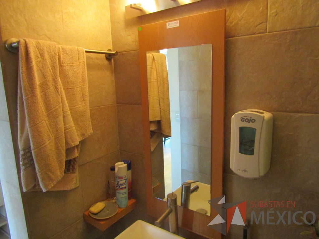 Lote 097 - Mueble con lavabo, 2 cajones y espejo - Imagen 13