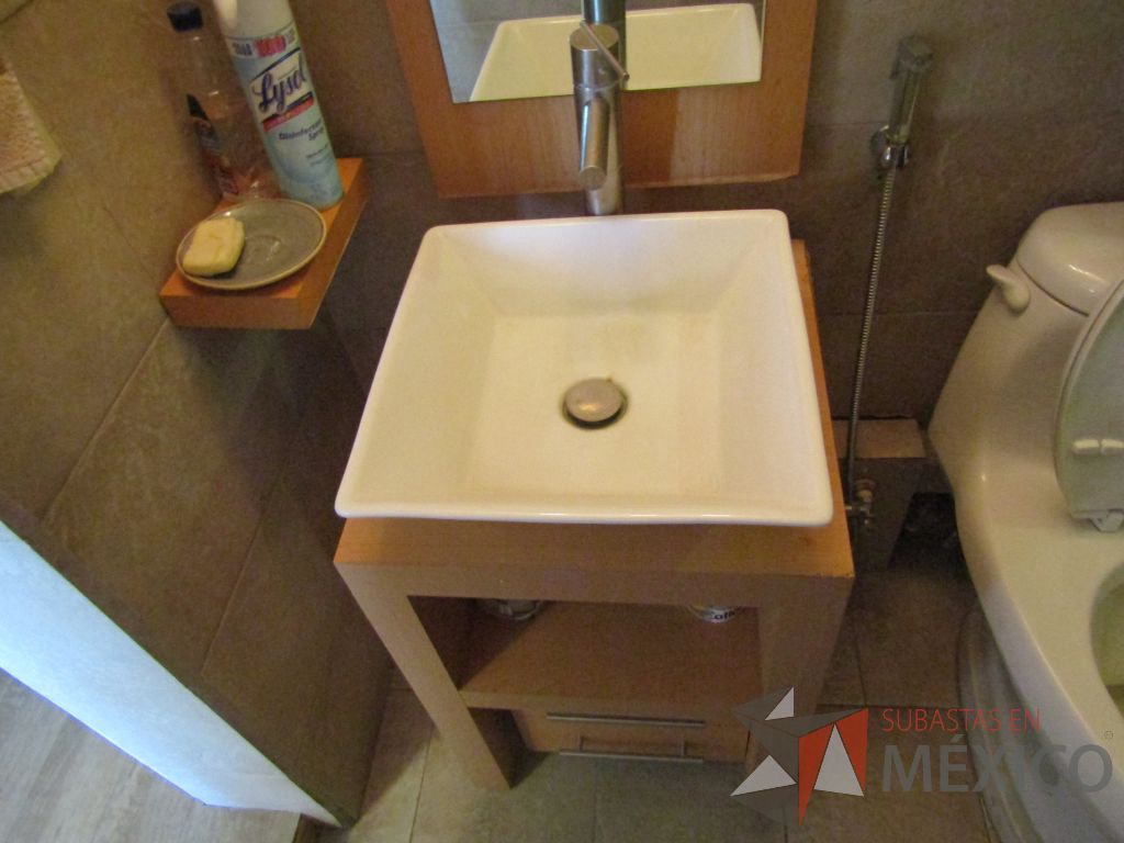 Lote 097 - Mueble con lavabo, 2 cajones y espejo - Imagen 3