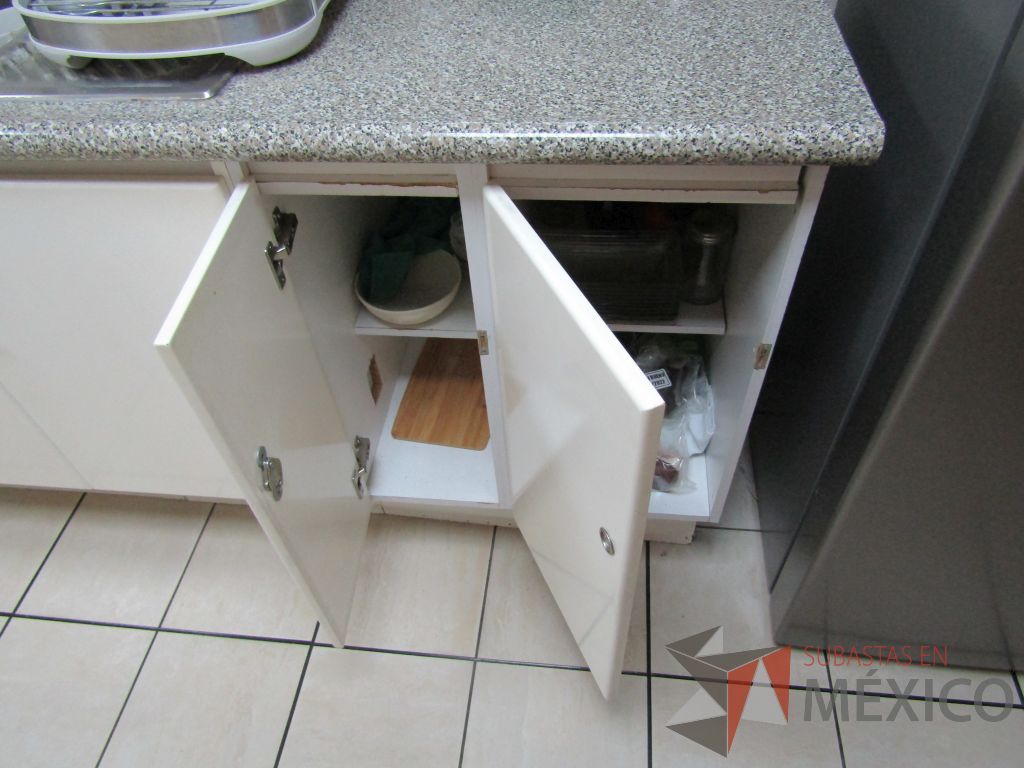 Lote 104 - Mueble con tarja con 8 puertas - Imagen 5