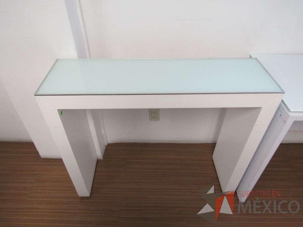 Lote 146 - Mesa de apoyo con cubierta de cristal - Imagen 2