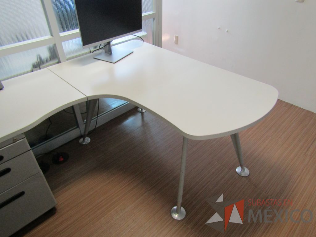 Lote 185 - Escritorio en escuadra con archivero de 3 cajones - Imagen 5