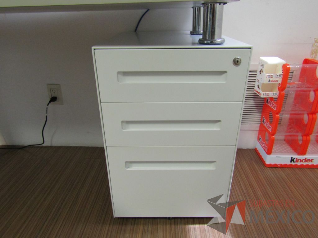 Lote 189 - Escritorio en escuadra con archivero de 3 cajones - Imagen 5