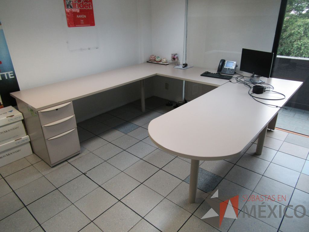 Lote 340 - Escritorio en herradura con archivero de 3 cajones - Imagen 2
