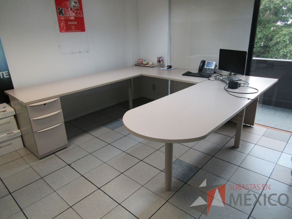 Lote 340 - Escritorio en herradura con archivero de 3 cajones - Imagen 3