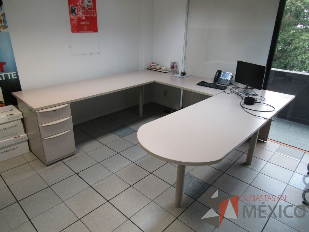 Lote 340 - Escritorio en herradura con archivero de 3 cajones - Imagen 10