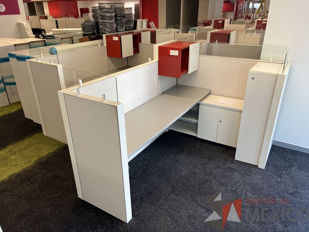 Lote 025 - Estación de trabajo para 4 personas incluye 4 Credenzas, 4 Gabinetes Verticales y 4 Gavetas - Haworth - Imagen 9
