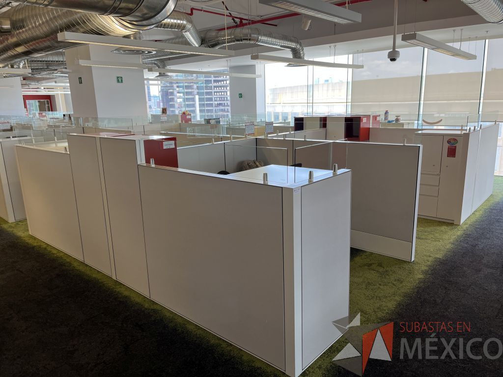 Lote 001 - Estación de trabajo para 6 personas incluye 6 Credenzas, 6 Gabinetes Verticales y 6 Gavetas - Haworth - Imagen 4