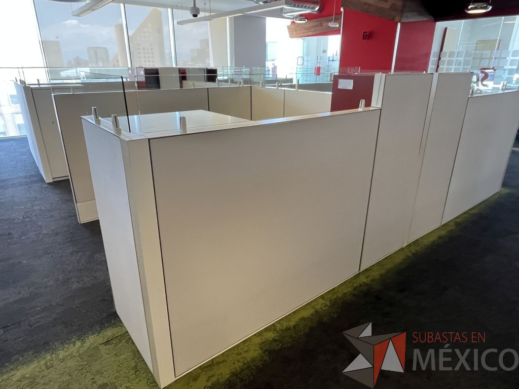 Lote 001 - Estación de trabajo para 6 personas incluye 6 Credenzas, 6 Gabinetes Verticales y 6 Gavetas - Haworth - Imagen 5