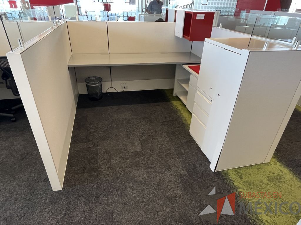 Lote 001 - Estación de trabajo para 6 personas incluye 6 Credenzas, 6 Gabinetes Verticales y 6 Gavetas - Haworth - Imagen 6