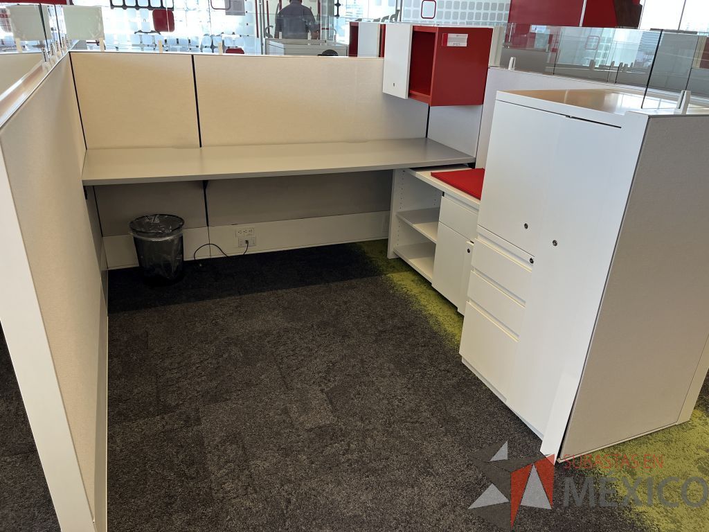Lote 001 - Estación de trabajo para 6 personas incluye 6 Credenzas, 6 Gabinetes Verticales y 6 Gavetas - Haworth