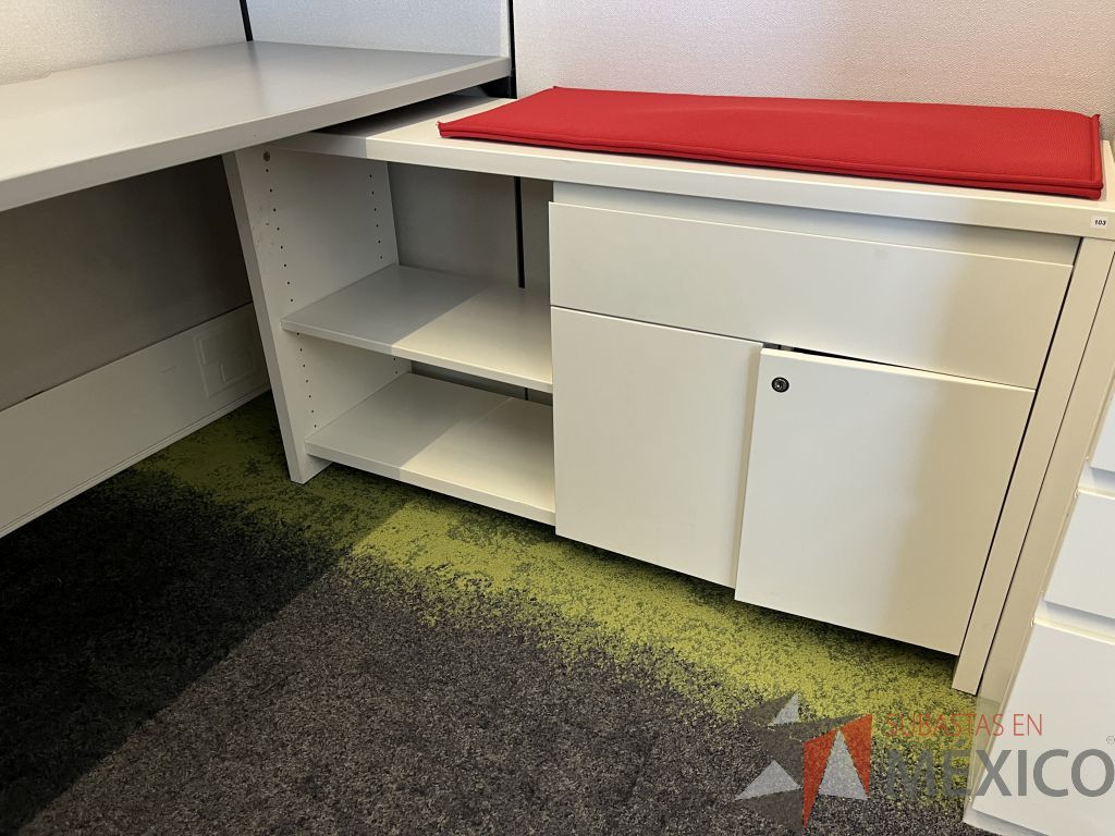 Lote 001 - Estación de trabajo para 6 personas incluye 6 Credenzas, 6 Gabinetes Verticales y 6 Gavetas - Haworth - Imagen 8