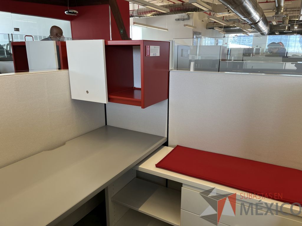 Lote 001 - Estación de trabajo para 6 personas incluye 6 Credenzas, 6 Gabinetes Verticales y 6 Gavetas - Haworth - Imagen 9