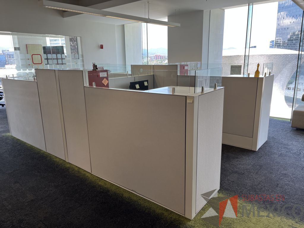 Lote 009 - Estación de trabajo para 4 personas incluye 4 Credenzas, 4 Gabinetes y 4 Gavetas - Haworth - Imagen 2