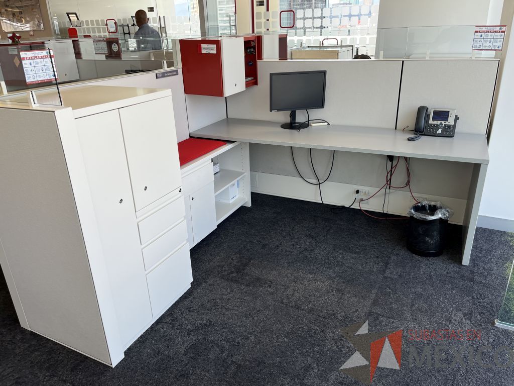 Lote 009 - Estación de trabajo para 4 personas incluye 4 Credenzas, 4 Gabinetes y 4 Gavetas - Haworth