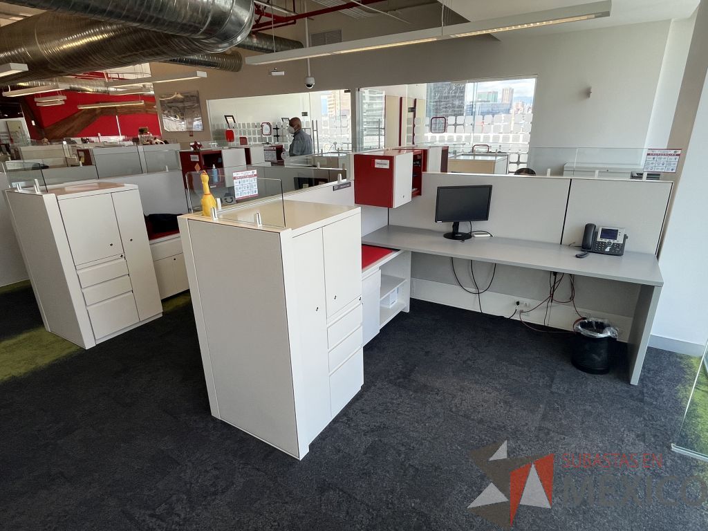 Lote 009 - Estación de trabajo para 4 personas incluye 4 Credenzas, 4 Gabinetes y 4 Gavetas - Haworth - Imagen 7