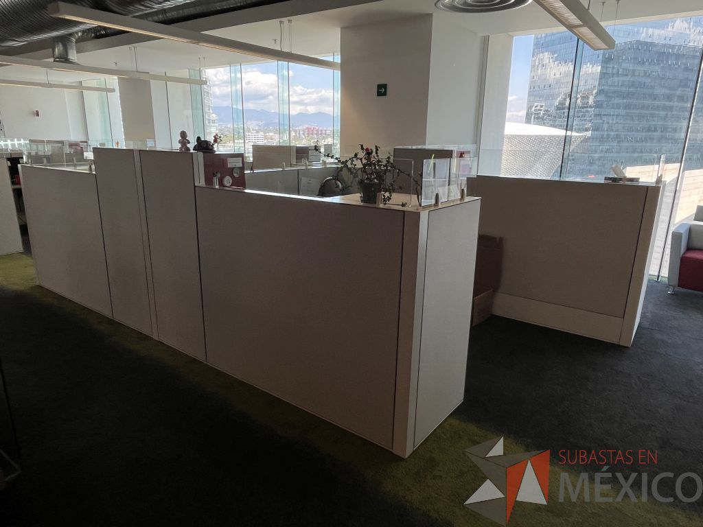 Lote 011 - Estación de trabajo para 4 personas incluye 4 Credenzas, 6 Gabinetes y 4 Gavetas - Haworth - Imagen 2