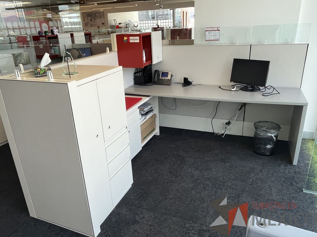 Lote 011 - Estación de trabajo para 4 personas incluye 4 Credenzas, 6 Gabinetes y 4 Gavetas - Haworth - Imagen 4