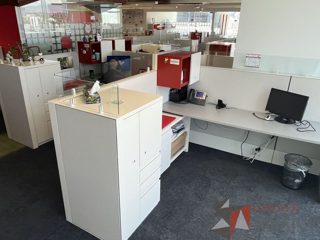 Lote 011 - Estación de trabajo para 4 personas incluye 4 Credenzas, 6 Gabinetes y 4 Gavetas - Haworth - Imagen 5