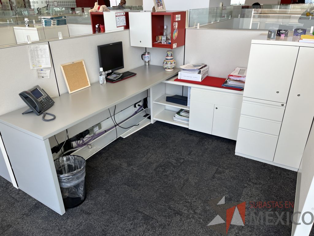 Lote 013 - Estación de trabajo para 6 personas incluye 6 Credenzas, 6 Gabinetes y 6 Gavetas - Haworth
