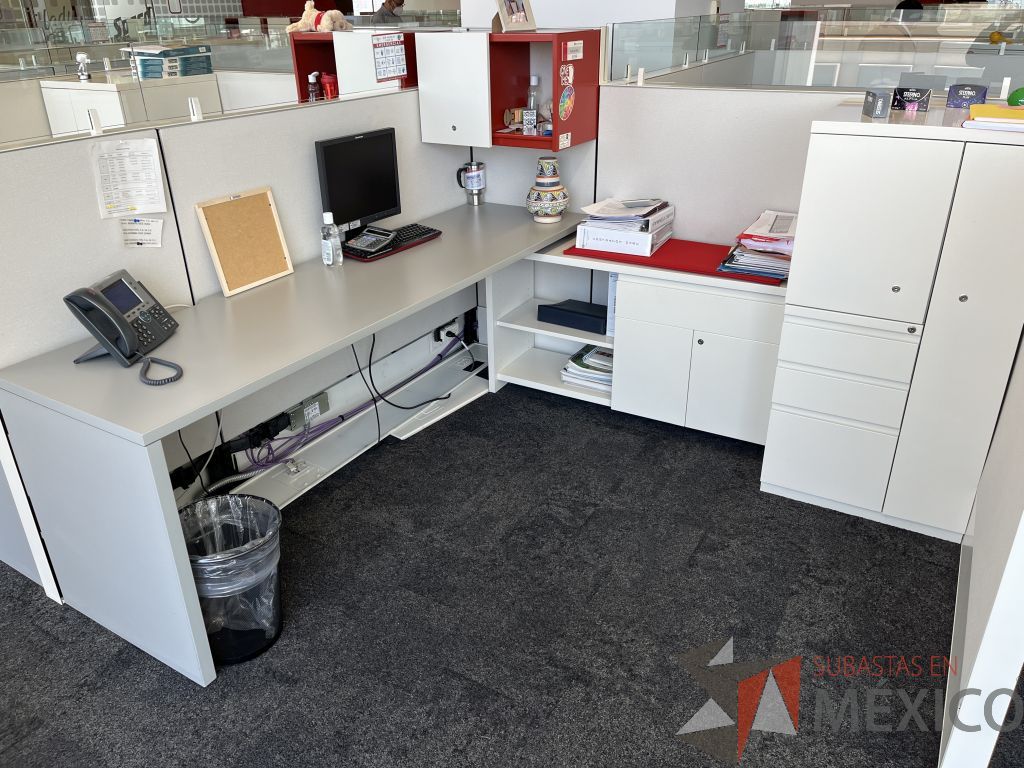 Lote 013 - Estación de trabajo para 6 personas incluye 6 Credenzas, 6 Gabinetes y 6 Gavetas - Haworth - Imagen 4