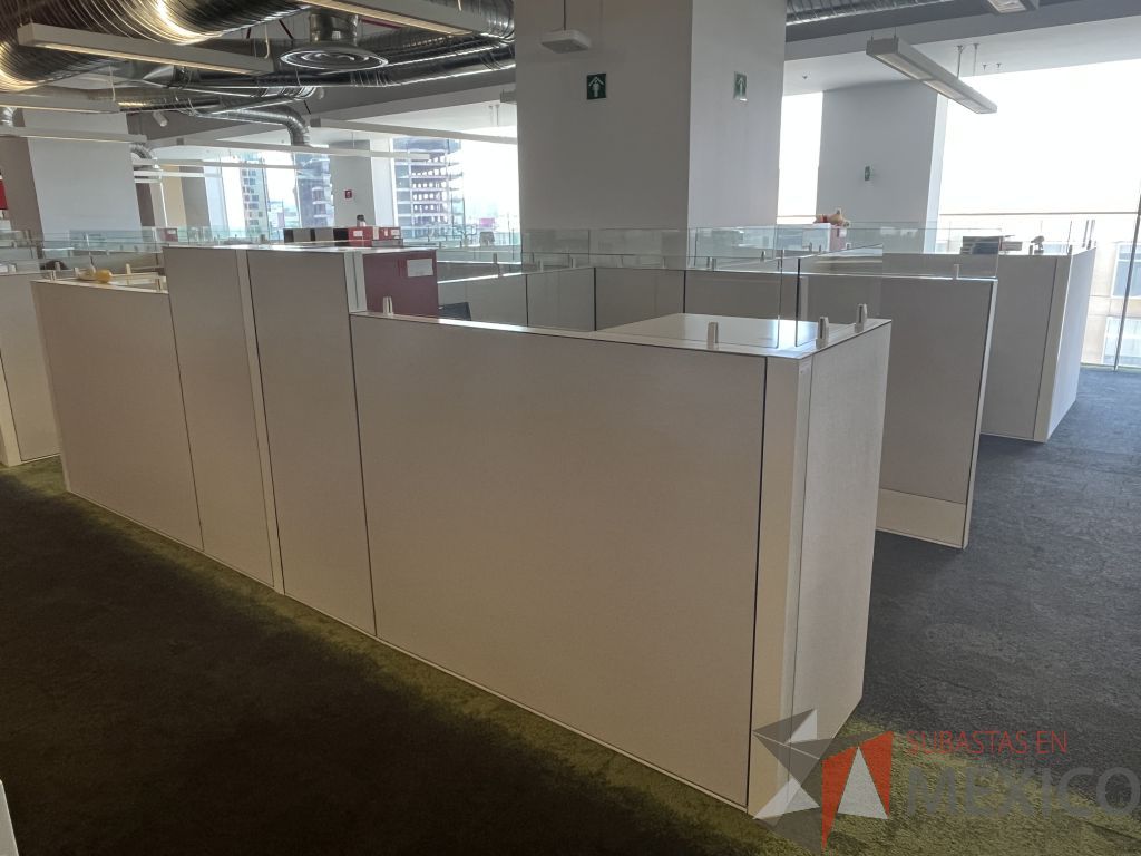 Lote 013 - Estación de trabajo para 6 personas incluye 6 Credenzas, 6 Gabinetes y 6 Gavetas - Haworth - Imagen 7