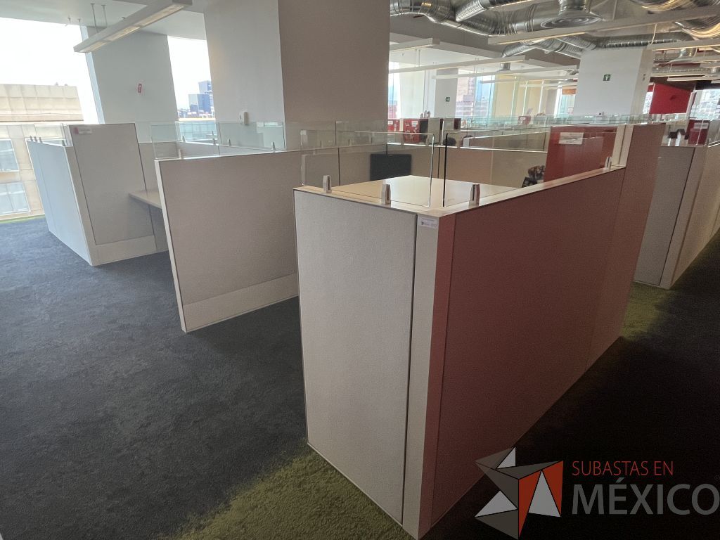 Lote 015 - Estación de trabajo para 3 personas incluye 3 Credenzas, 3 Gabinetes y 3 Gavetas - Haworth - Imagen 4