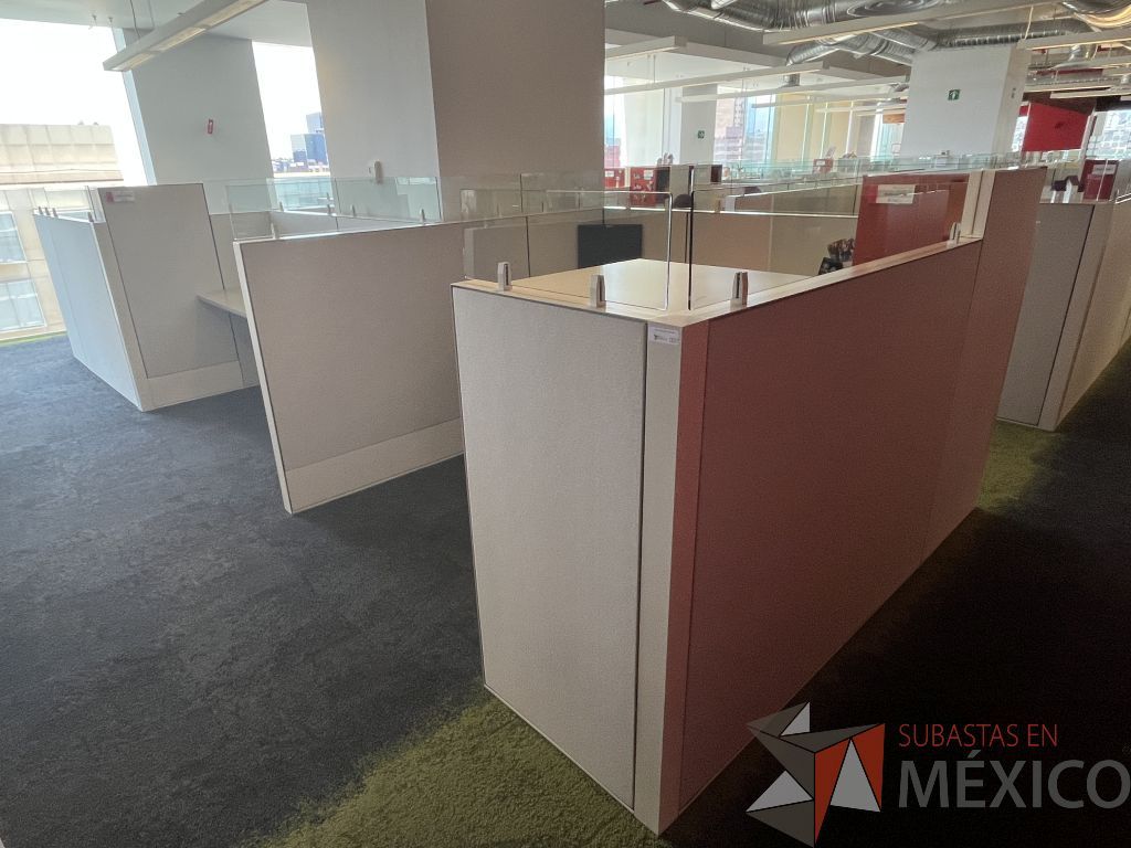 Lote 015 - Estación de trabajo para 3 personas incluye 3 Credenzas, 3 Gabinetes y 3 Gavetas - Haworth - Imagen 5