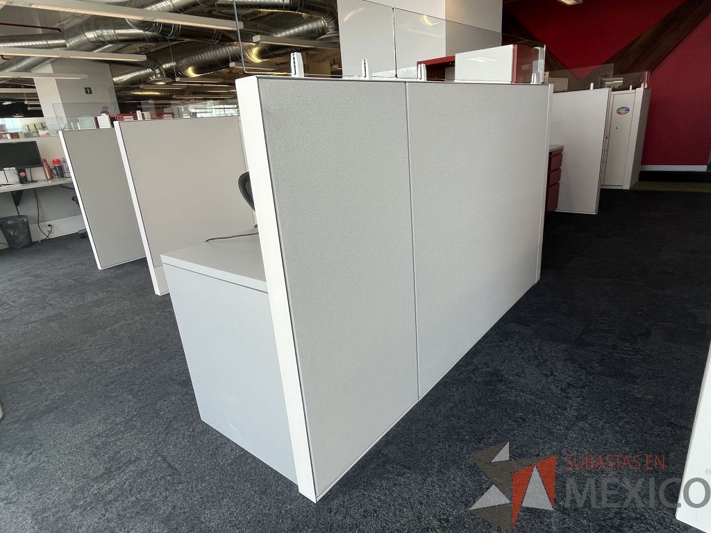 Lote 015 - Estación de trabajo para 3 personas incluye 3 Credenzas, 3 Gabinetes y 3 Gavetas - Haworth - Imagen 6