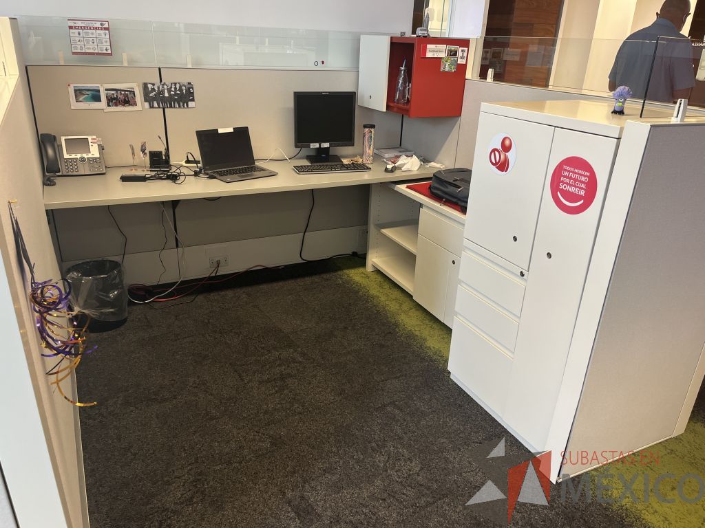 Lote 017 - Estación de trabajo para 2 personas incluye 2 Credenzas, 2 Gabinetes y 2 Gavetas - Haworth - Imagen 5