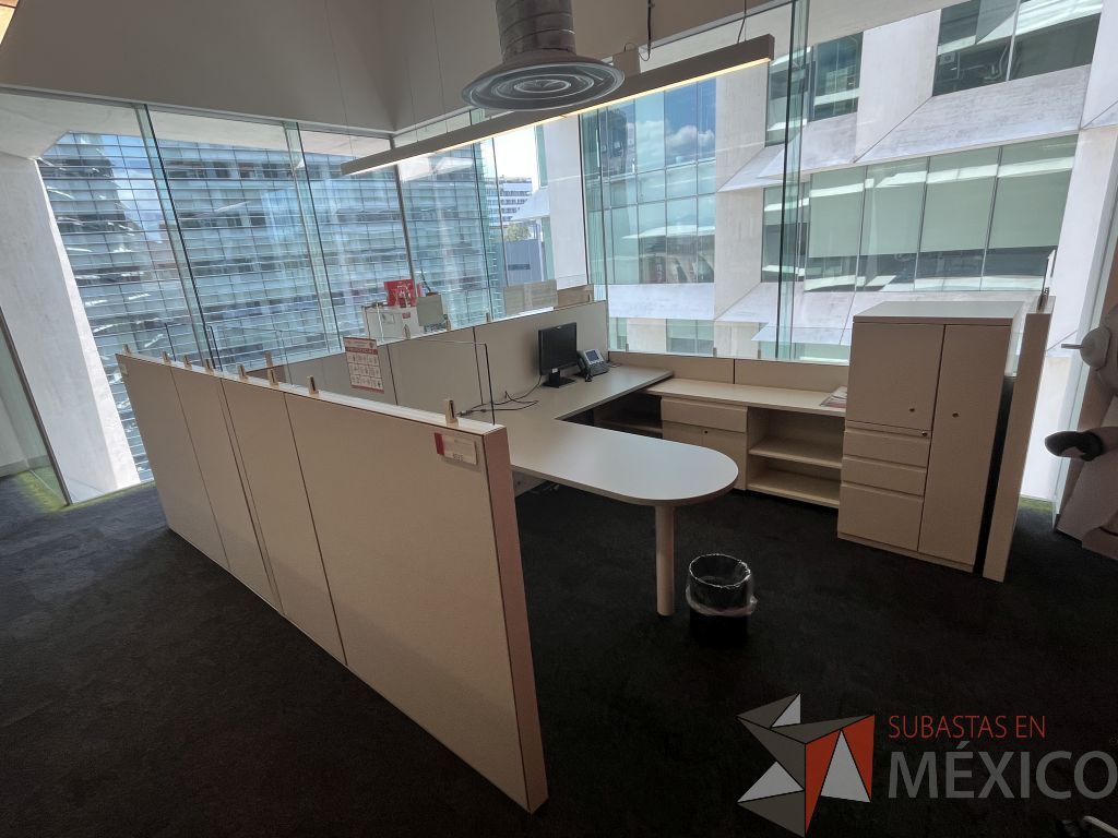Lote 021 - Estación de trabajo para 2 personas gerencial incluye 1 Credenza, 1 Gabinete - Haworth - Imagen 4