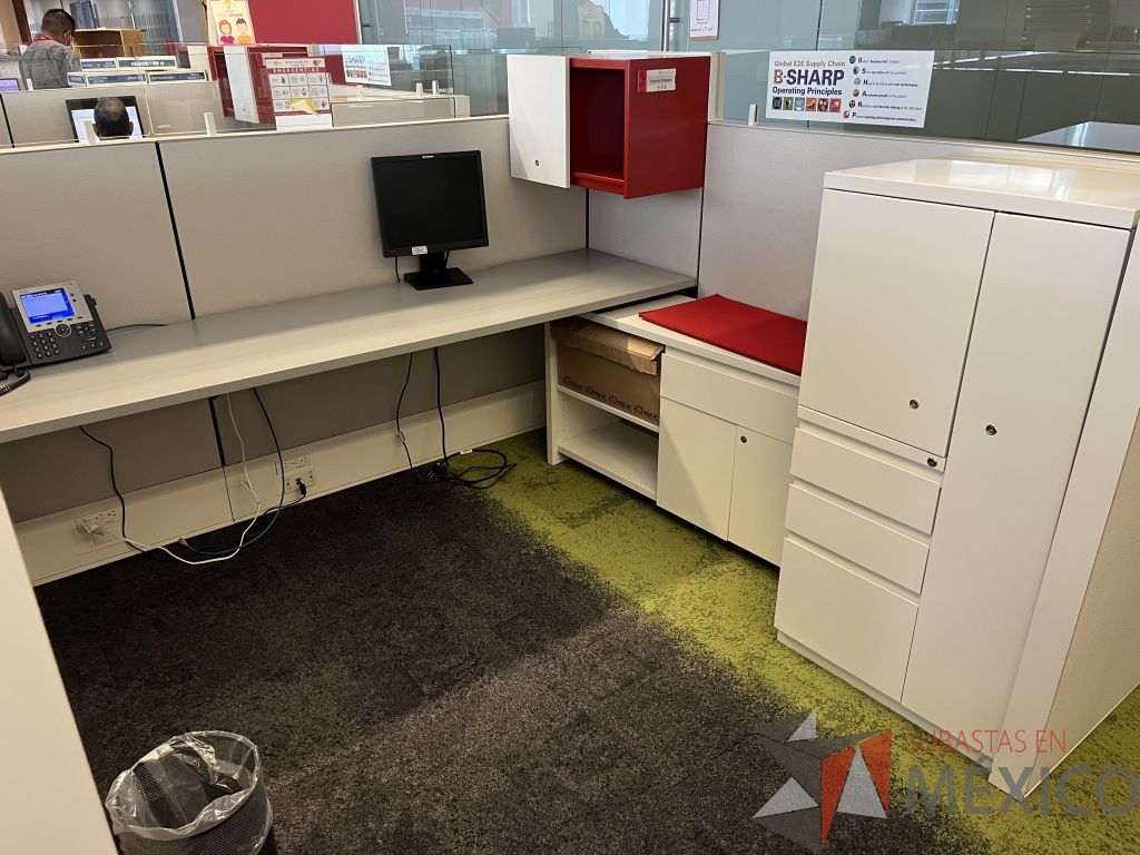 Lote 027 - Estación de trabajo para 3 personas incluye 3 Credenzas, 3 Gabinetes y 3 Gavetas - Haworth