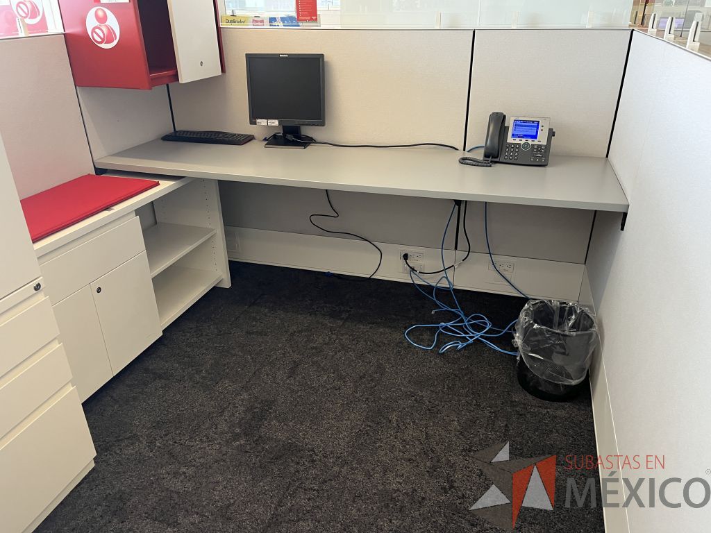 Lote 029 - Estación de trabajo para 5 personas incluye 5 Credenzas, 5 Gabinetes y 5 Gavetas - Haworth - Imagen 7