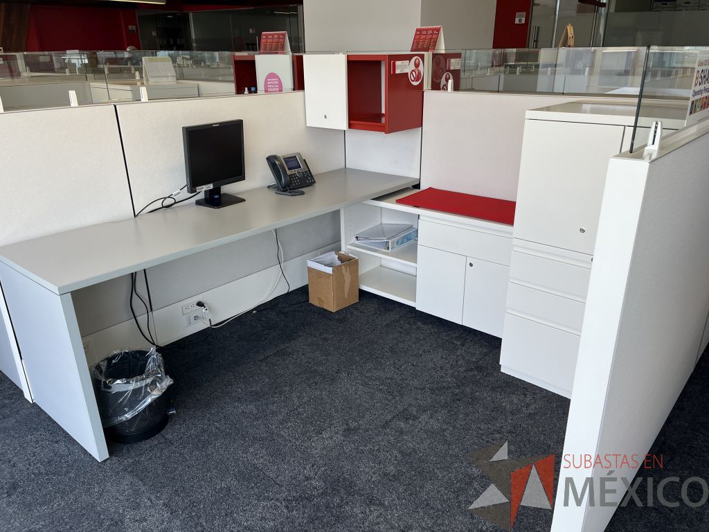 Lote 029 - Estación de trabajo para 5 personas incluye 5 Credenzas, 5 Gabinetes y 5 Gavetas - Haworth - Imagen 8