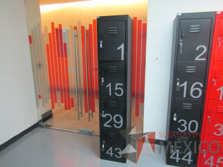Lote 358 -5 Lockers metálicos con 4 puertas color negro - Imagen 8