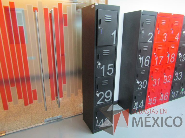 Lote 358 -5 Lockers metálicos con 4 puertas color negro - Imagen 6