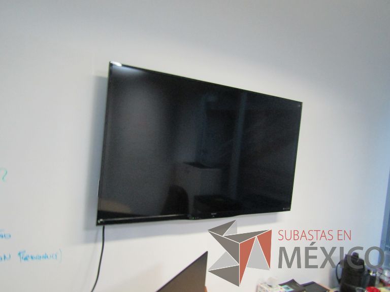Lote 129 - Pantalla Sharp