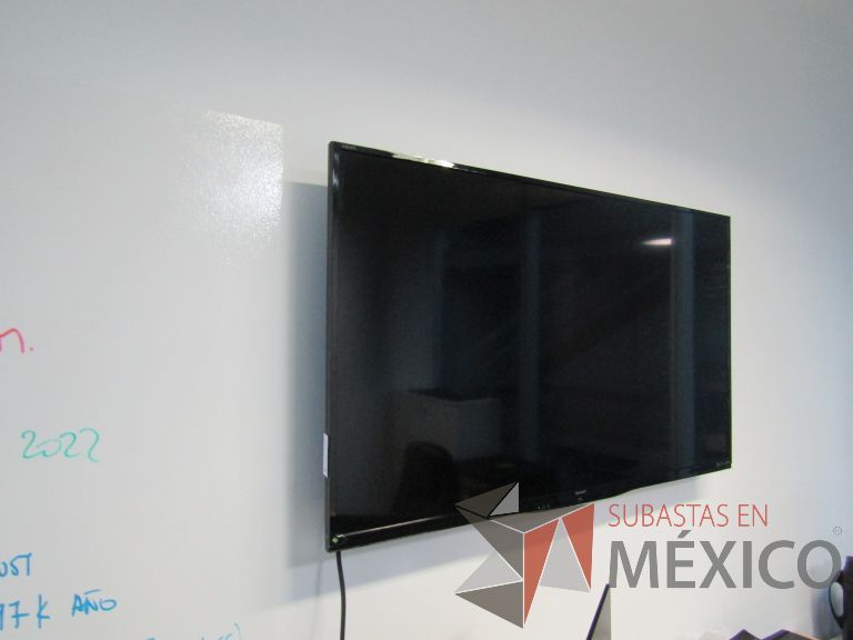 Lote 129 - Pantalla Sharp - Imagen 2