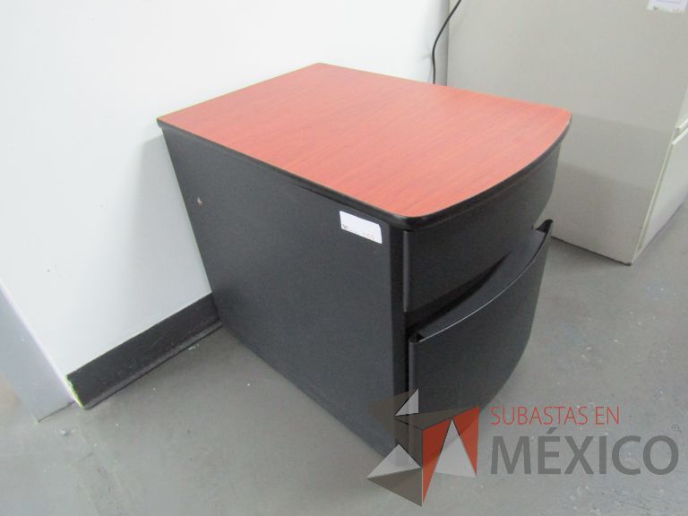 Lote 136 - Archivero metálico vertical de 2 cajones con tapa color café - Imagen 4