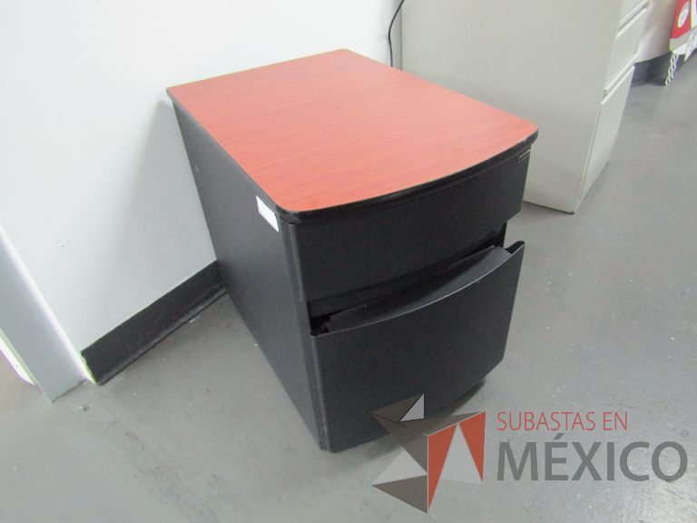Lote 136 - Archivero metálico vertical de 2 cajones con tapa color café - Imagen 2