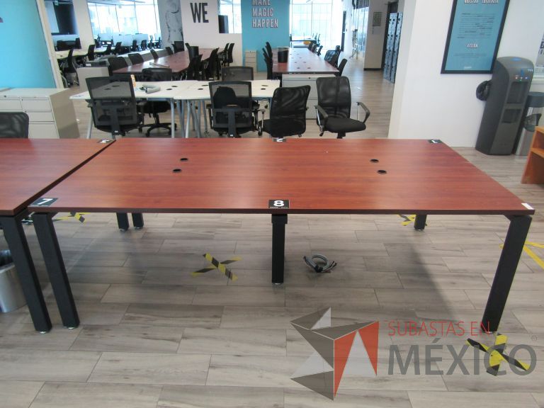 Lote 001 - Mesa de trabajo, patas metálicas y cubierta color café - Imagen 15
