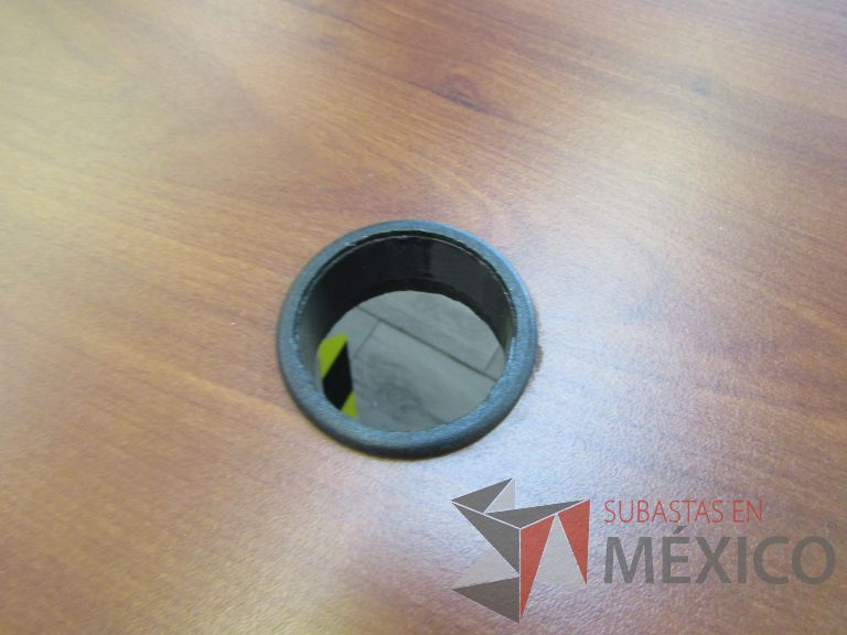 Lote 153 - Mesa de trabajo, patas metálicas y cubierta color café - Imagen 13