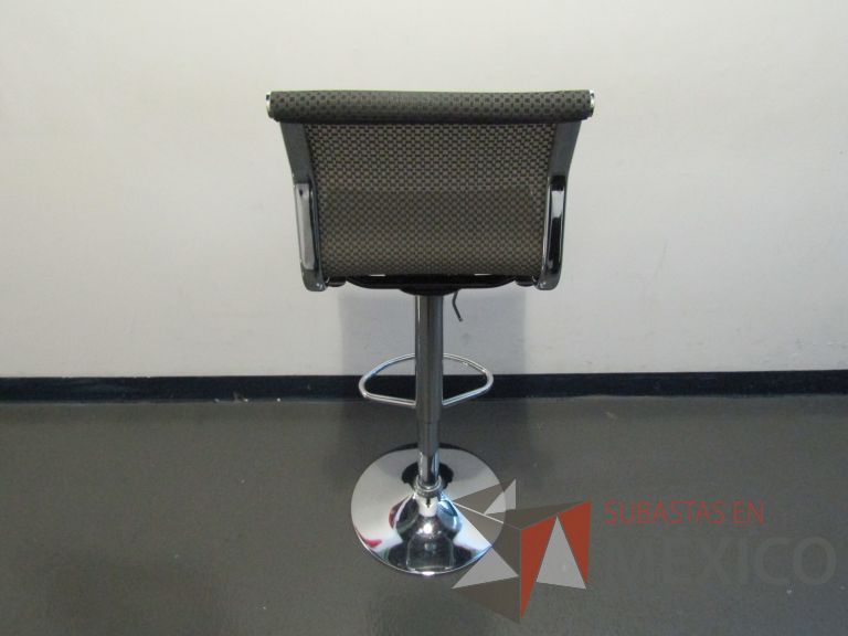 Lote 453 - 3 Sillas altas, descansapies, asiento y respaldo en malla color gris - Imagen 5