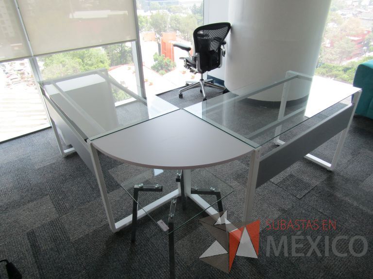 Lote 290 - Escritorio en escuadra con cubierta de cristal - Imagen 2