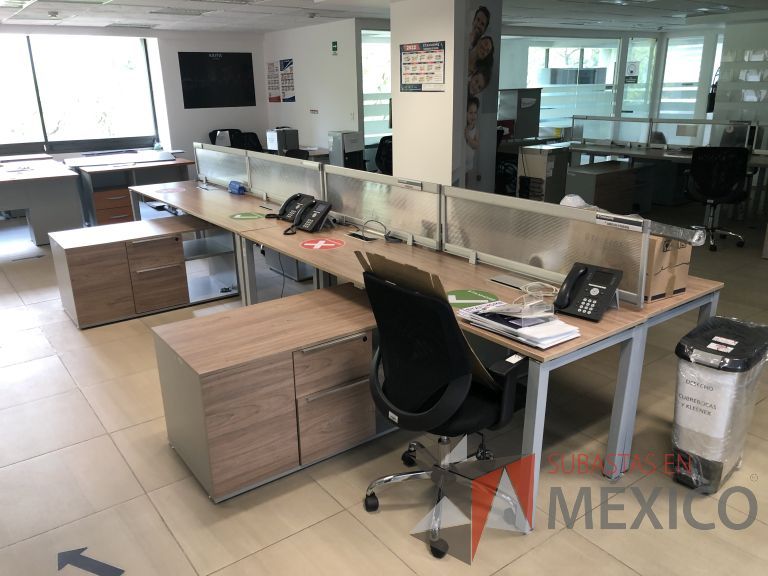 Lote 158 - Estación de trabajo para 8 personas con 4 credenzas - Imagen 4