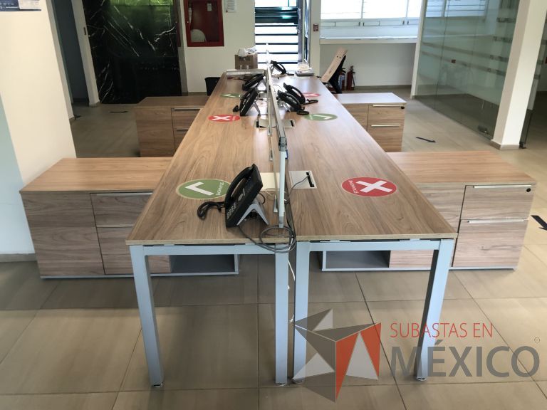 Lote 158 - Estación de trabajo para 8 personas con 4 credenzas - Imagen 12
